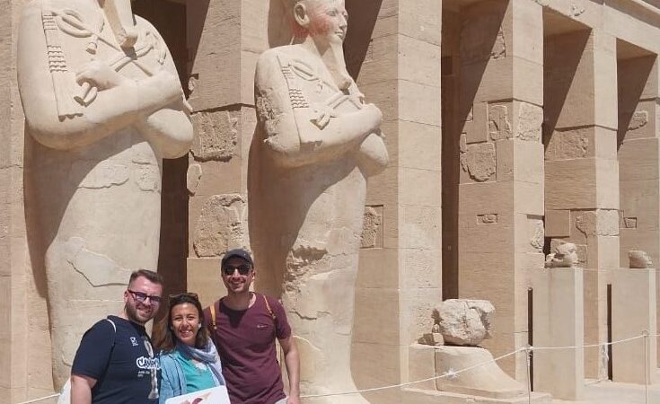 tourists at the temple of Hatshepsut